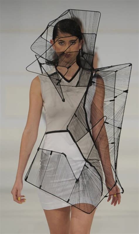 Sculptural Fashion Pattern Shapes Fashion Inspiration Fearlessfuture Vormen Structure