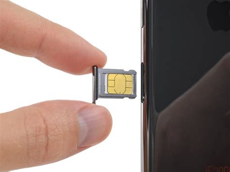 Now from the right side, remove the sim tray. How To Fix Caller ID Not Working On iPhone XS/XS Max
