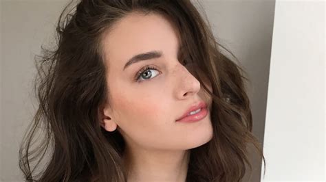 beautiful females jessica clements
