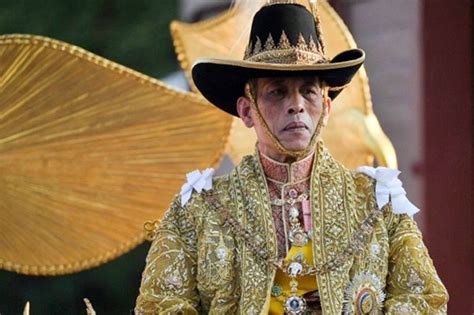 Dahulu orang tidak kisah sangat pengumuman bonus seperti ini. Raja Thailand Pecat Enam Pejabat Kerajaan