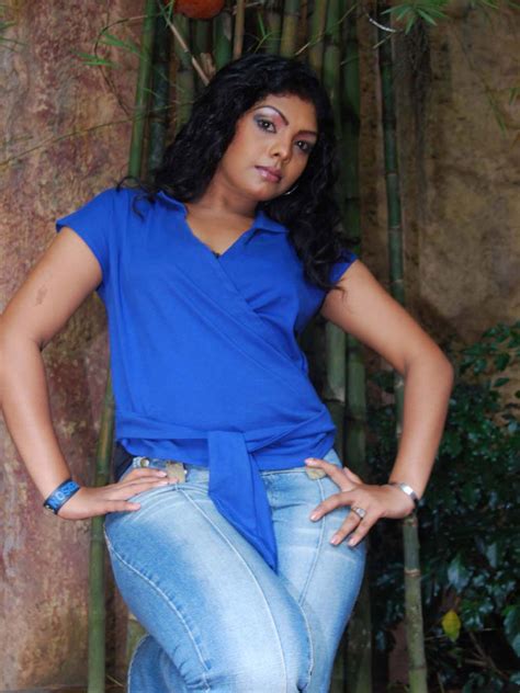 Images Udayani Nirosha Thalagala Sri Lankan Famous Teledrama Actress And Visual Precenter