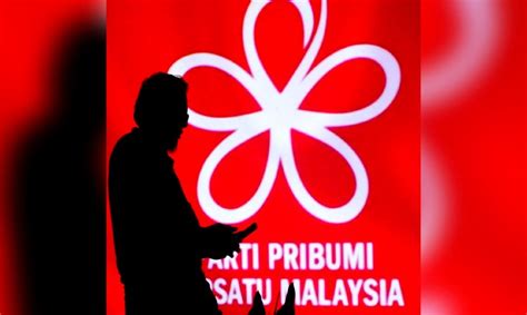 To praise enthusiastically and often publicly. MPT BERSATU sebulat suara setuju pembentukan Perikatan ...
