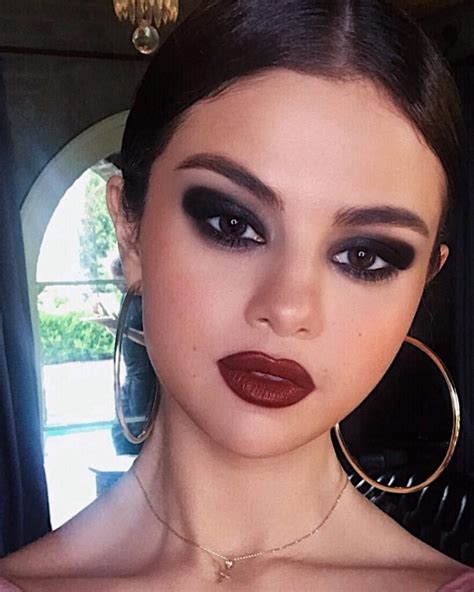 6 Stunning Selena Gomez S Eye Makeup Looks Iwmbuzz