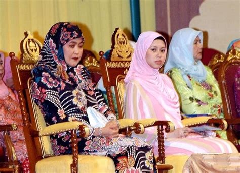 Under brunei's 1959 constitution, the sultan is the head of state with full executive authority, including the sultan married his first cousin and first wife, princess pengiran anak saleha, who later became the. Blog DR LO'LO'