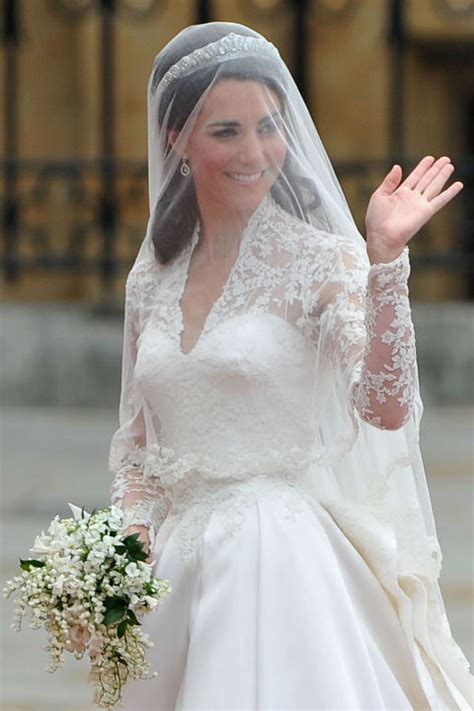 Kate middleton's wedding dress, designed by sarah burton of alexander mcqueen, has fast become one of the most iconic bridal fashion moments of all time. 10 Things You Didn't Know About Kate Middleton's Wedding ...