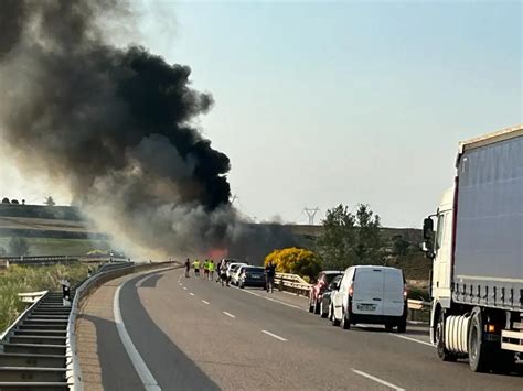 Fotos Del Accidente Entre Una Furgoneta Y Un Cami N En La A En