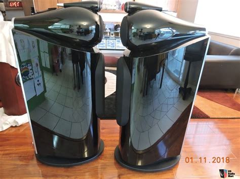 Bandw Bowers And Wilkins 802 D3 Speakers In High Gloss Piano Black Photo