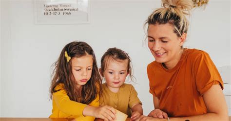 Lara switten is mama van philippa, romée en gabriel. COLUMN: Lara Switten, mama van 3, strijdt tegen kanker en ...