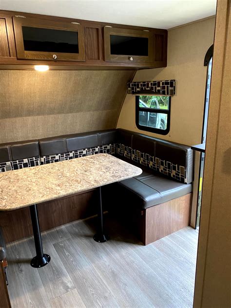 Think about the color, material, door type, detailing, hardware and size of the cabinets, because these aspects will make a statement and serve as the backdrop to the rest of your decor and appliances. Craigslist Orlando Used Kitchen Cabinets : Orlando Rv Rentals Best Deals In Fl : Don't settle ...
