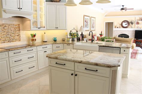 I have my favorites (you can see my favorite cream paint colors here), but i wanted something a little different for the kitchen. Beautiful cream/white kitchen full of light! Showplace Wood Products (@showplacecab) cabinetry ...