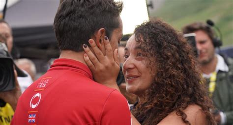 The 2020 tour colombia was a. Beso apasionado de Egan Bernal y su novia en la Milano ...