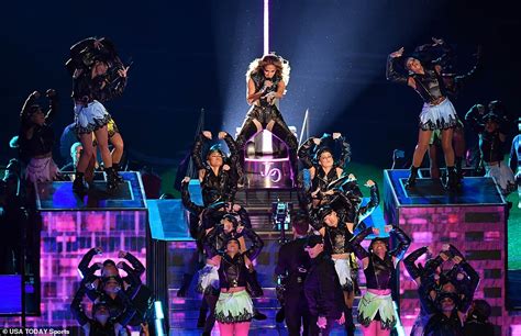Super Bowl 2020 Jennifer Lopez Pole Dances In Epic Half Time Show Daily Mail Online