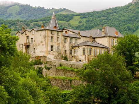 But when a french estate agent showed him photographs of le château a month later, he quickly forgot his original misgivings. A Summer Spent Restoring a Forgotten 18th-Century French ...