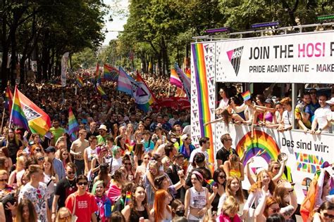 Gesellschaft Bunte Regenbogenparade In Wien Panorama Rhein Neckar