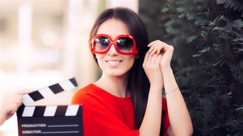 The Hottest Trends In Eyewear For 2022