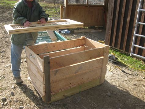 How to diy a slow feeder for horses. The Dancing Donkey: Slow Feeder