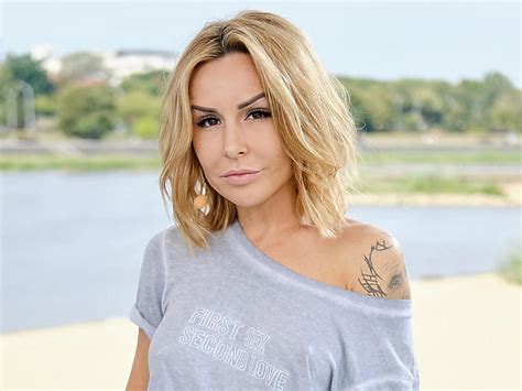 Jun 24, 2021 · na co dzień doskonale kojarzysz ich twarz, muzykę oraz… pseudonimy. Blanka Lipińska pokazała, jak wyglądała przed operacjami ...