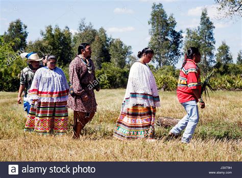native-americans-dance-stock-photos-native-americans-dance-stock-images-alamy