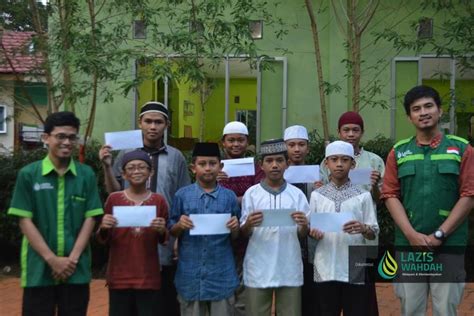 Beasiswa Pendidikan Untuk Santri Tahfizh Al Qur An Wahdah Islamiyah Ar