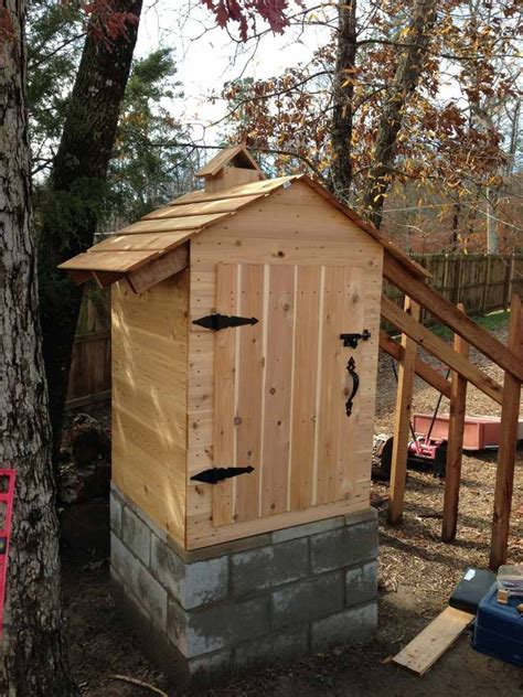 Cedar Smokehouse Construction Smoke House Diy Smokehouse Backyard