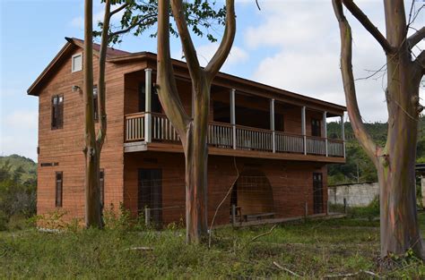 Aplikasi desain rumah yang berisi tentang contoh contoh desain rumah yang diidam idamkan oleh banyak orang diantaranya desain tersebut adalah:1. Download Aplikasi Desain Rumah Kayu Terunik | Komposisi Rumah