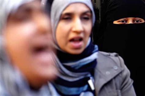 Burqa Ban Canada Prohibits Muslim Veil In Citizenship Ceremonies Video