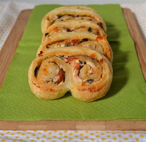 Provate anche le nostre ricette a base di sgombro come quello con peperoni o lo sgombro con cipolla. Palmiers con caprino, olive e pomodori secchi sott'olio ...