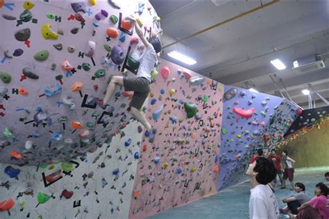 La boulders is the plastic paradise you didn't know you needed till now. ボルダリングジムって？？ | JOYFIT24天七