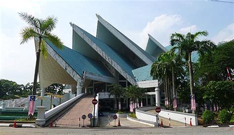 The national visual arts gallery is located on jalan temerloh. Lake Titiwangsa, Kuala Lumpur, Malaysia