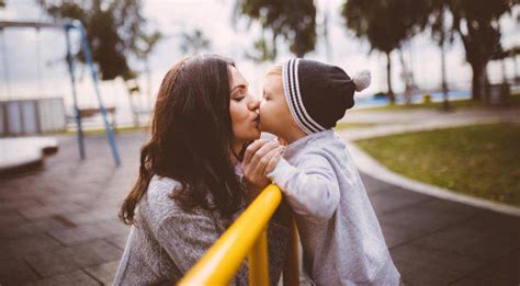 Baciare I Figli Sulla Bocca Impatto Psicologico E Parere Degli Psicologi