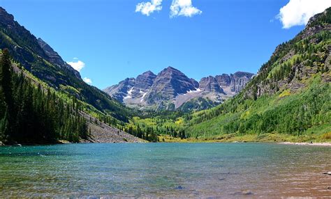 As popular as the maroon lake view point may be, it still stuns me how incredible the maroon bells and the surrounding peaks are. File:Maroon Bells, Aspen, CO during Labor Day weekend 2016 ...