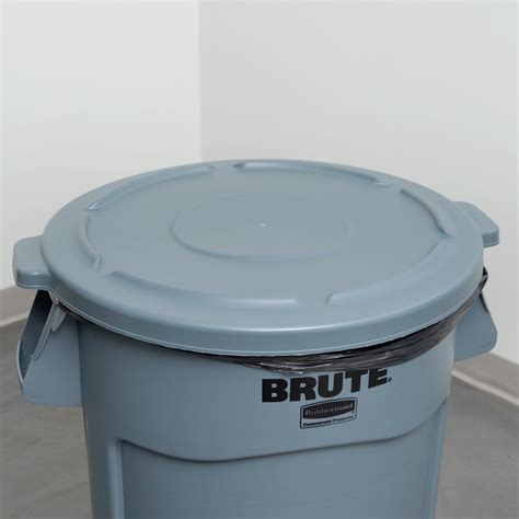 Rubbermaid Trash Cans With Lids Rubbermaid Commercial Products Brute
