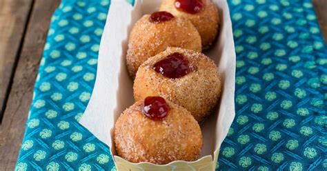 Dinner time is one of the many societal norms that differs from country to country. The Classic Dessert-time Vetkoek: Magwinya