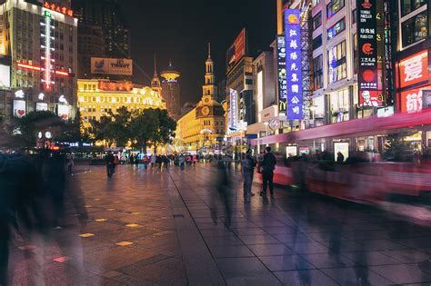上海南京路商业步行街夜景高清图片下载 正版图片500617515 摄图网