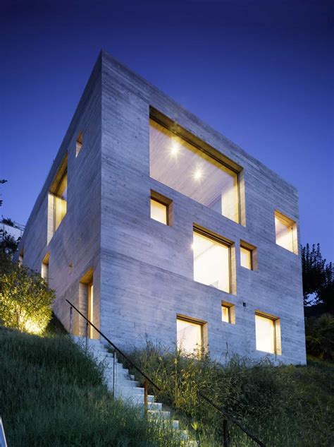 Krahô No Mundo Virtual Minimalist Concrete Home Showcases Stunning