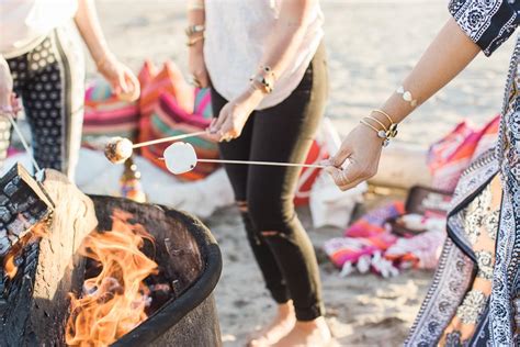 14 Things You Need For The Ultimate Bonfire
