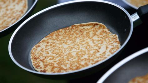 Shrove Tuesday Super Simple 3 2 1 Pancake Recipe Itv News Granada