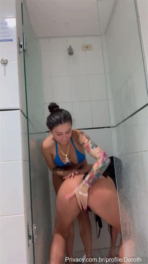 Mc Pipokinha Recebendo Sexo Oral De Uma Amiguinha Safada No Banho Cnn Amador