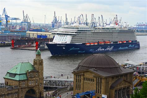 Tui (mein schiff) cruises jobs. TUI Cruises: Mein Schiff 3 Erstanlauf in Hamburg