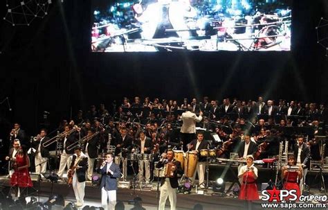 Chiquis rivera, center, and los angeles azules perform at premio lo nuestro at american airlines arena on thursday, feb. Los Ángeles Azules ofrecen concierto con orquesta filarmónica