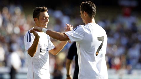 Arsenal Mesut Özil S’enflamme Totalement Pour Cristiano Ronaldo