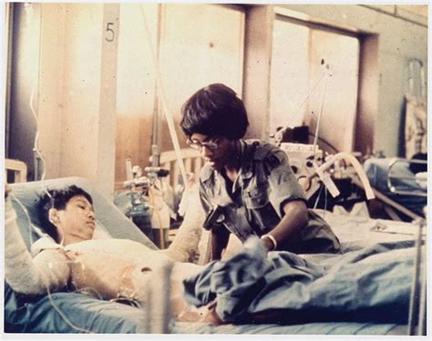 Us Army Nurse And Patient Vietnam Vietnam War Vietnam Veterans