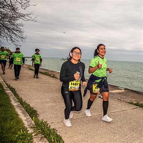 Cinco De Miler 5 Mile Run In Montrose Harbor Chicago