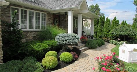 Front yard landscaping-House-Long island NY | Front house ... Stone slabs on raised beds are simply perfect in this small front yard landscaping idea.