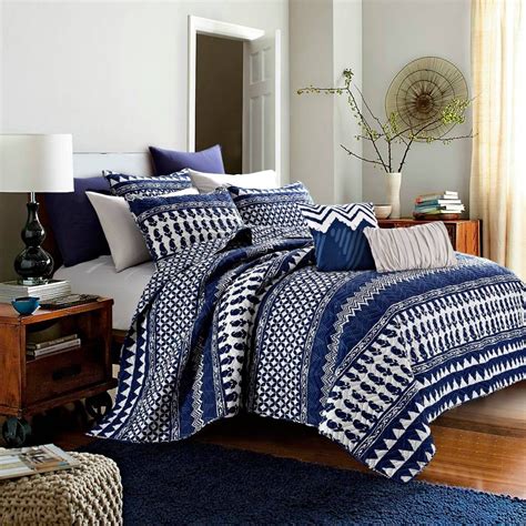 Bungalow Reversible Quilt Set In Navy Bed Bath And Beyond Quilt Sets