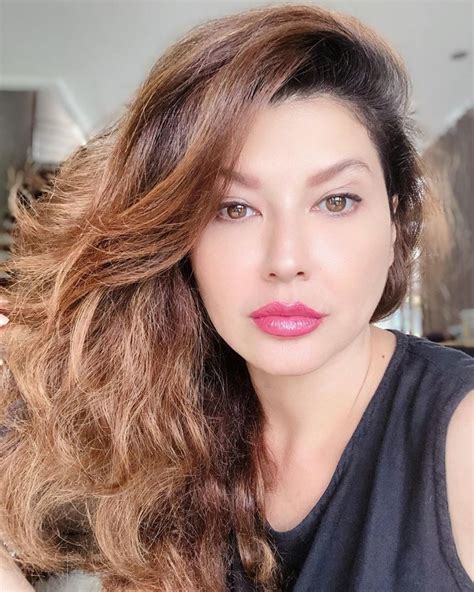 Tamara Bleszynski Dengan Gaya Rambut Era 90 An Vippelangi Lounge