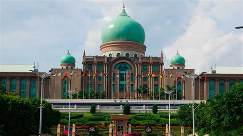 Malaysian houses of parliament bangunan parlimen malaysia. Perdana Putra is the Prime Minister's Office in Malaysia ...