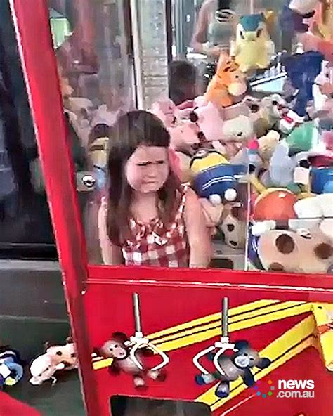 Young Qld Girl Gets Stuck In Claw Machine Claw Crane Claw She Fought The Claw The Claw Won