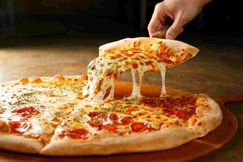 dominos y el truco para recalentar la pizza en el microondas y que no quede blanda