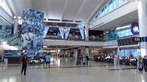A Tour Of Houston Intercontinental Airports C D And E Terminals